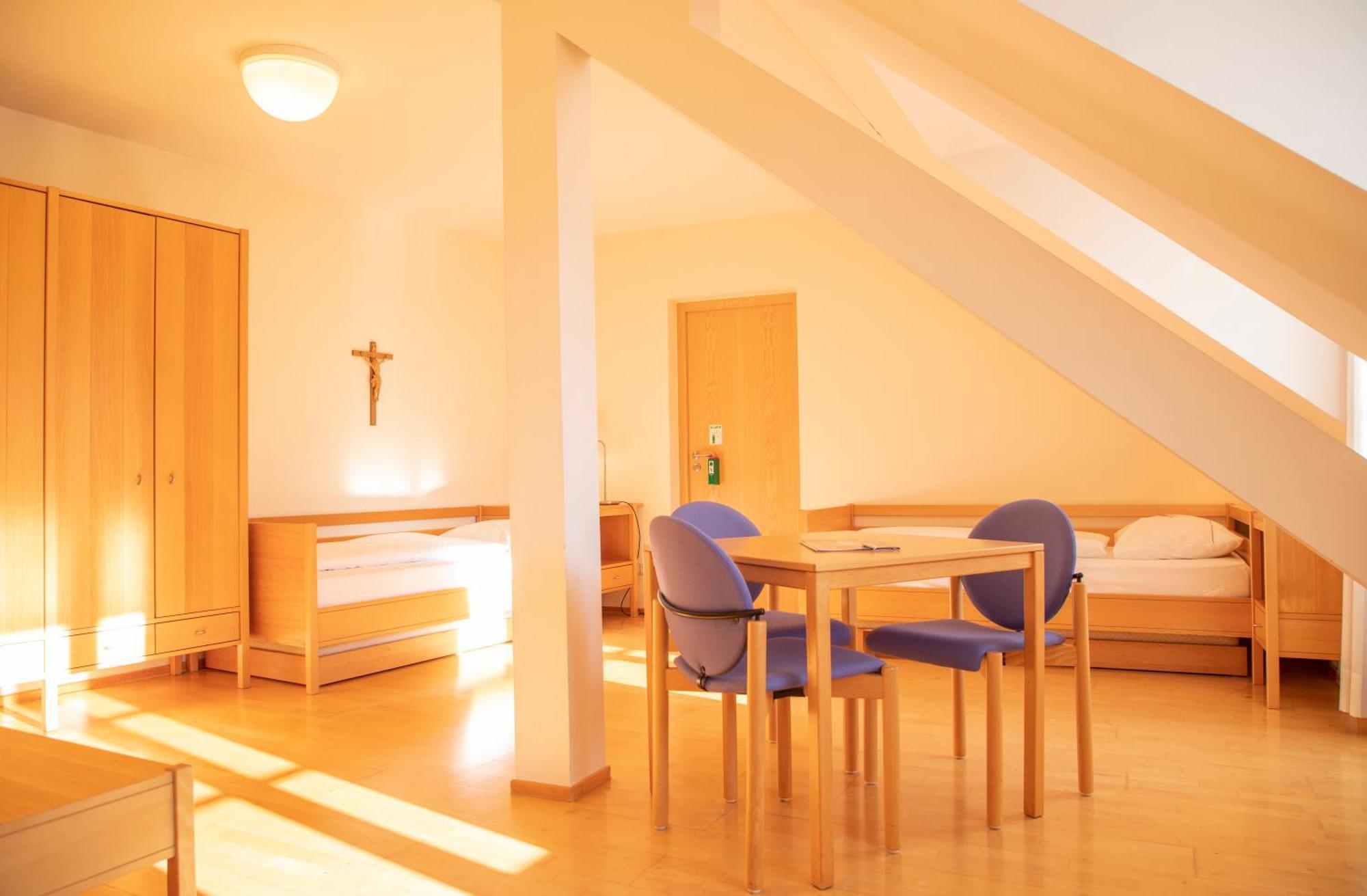 Hotel Haus Der Begegnung Heilig Geist à Burghausen Extérieur photo