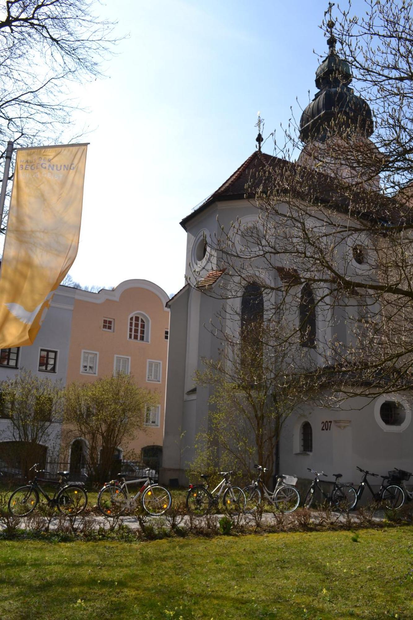 Hotel Haus Der Begegnung Heilig Geist à Burghausen Extérieur photo